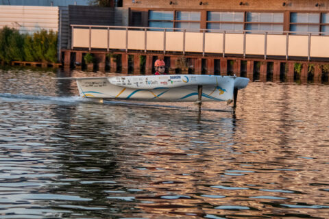 TU Delft Solar Boat team zet in 2021 in op waterstof