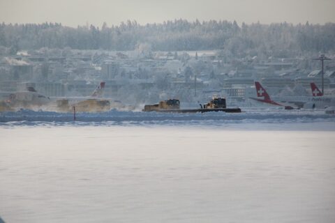 Autonome sneeuwschuivers gedemonstreerd door Aebi Schmidt