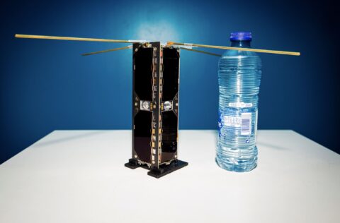 Mini-satelliet van de TU Delft cirkelt rond de aarde