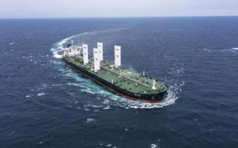 Supertanker met zeilen verbruikt 9,8% minder brandstof
