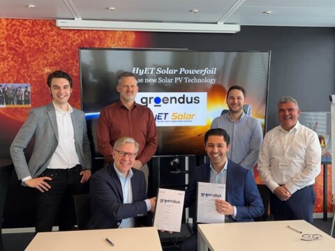 Projecten met oprolbare zonnefolie krijgen boost door samenwerking