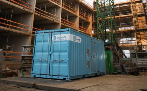 Proef met vliegwiel als duurzame, kinetische batterij op bouwplaats gestart