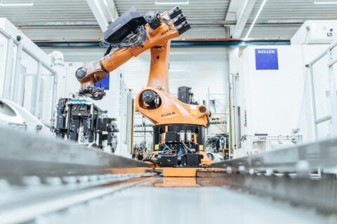 KUKA maakt ingebruikname van robots veiliger en sneller met augmented reality