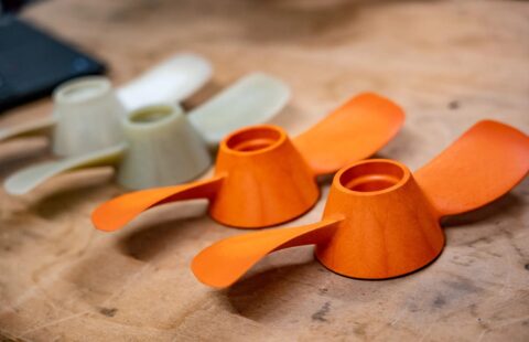 Elektrische buitenboordschroef houdt plastic uit de oceaan