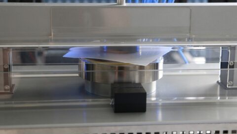 Intelligente antennehuid voor nauwkeurigere communicatie in robotica