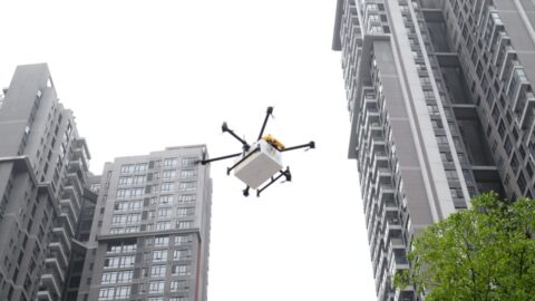 TU/e-studententeam zet stap richting batterijwissel voor drones in de lucht