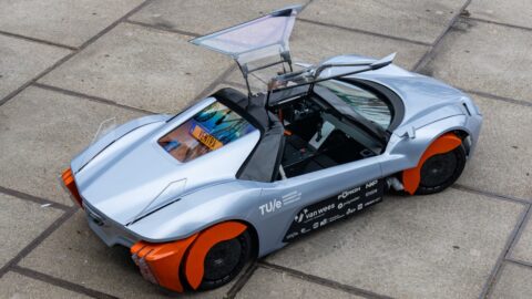 Nieuwe elektrische auto vangt fijnstof van banden en remmen op